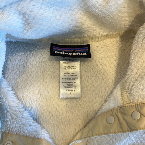Patagonia size small re-tool snap fleece - raw linen- small hole - Picture 6 of 6